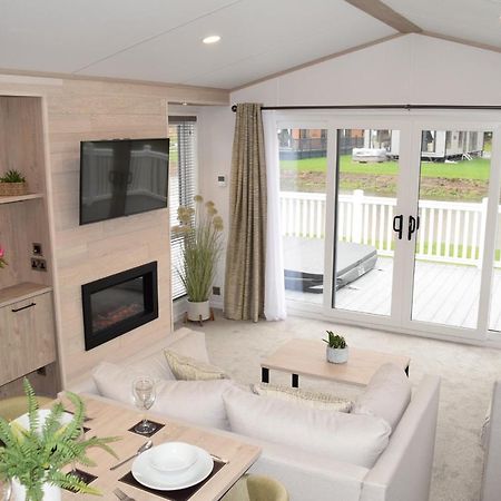 Honey Bee Lodge With Hot Tub York Extérieur photo
