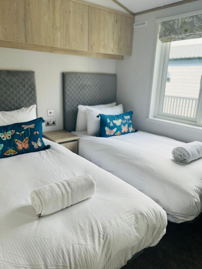 Honey Bee Lodge With Hot Tub York Extérieur photo