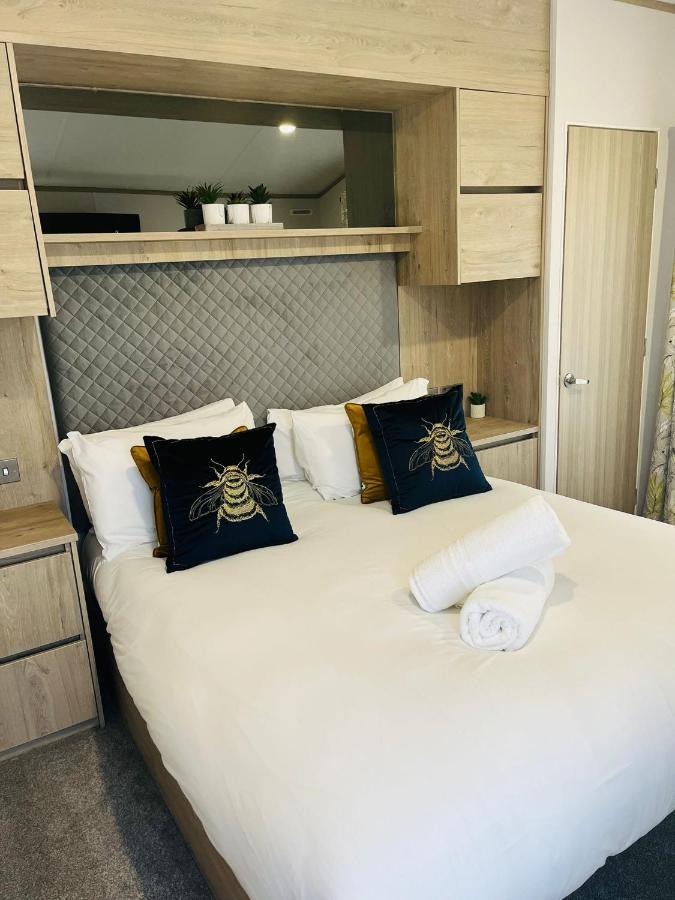 Honey Bee Lodge With Hot Tub York Extérieur photo
