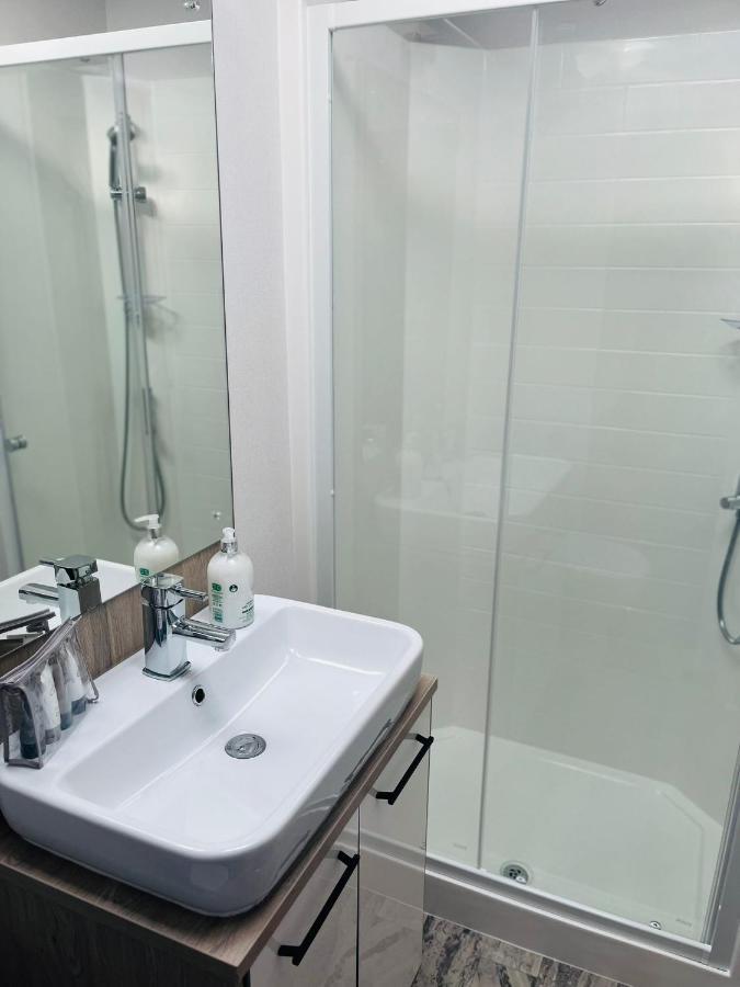 Honey Bee Lodge With Hot Tub York Extérieur photo