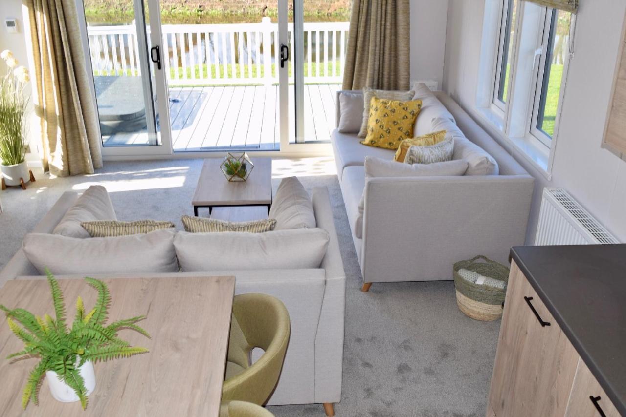 Honey Bee Lodge With Hot Tub York Extérieur photo